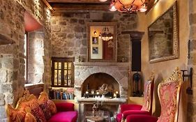 Nikos Takis Fashion Boutique Hotel